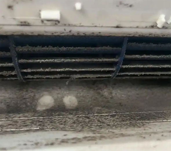 枝江空调吹的风有股烧焦味是怎么回事